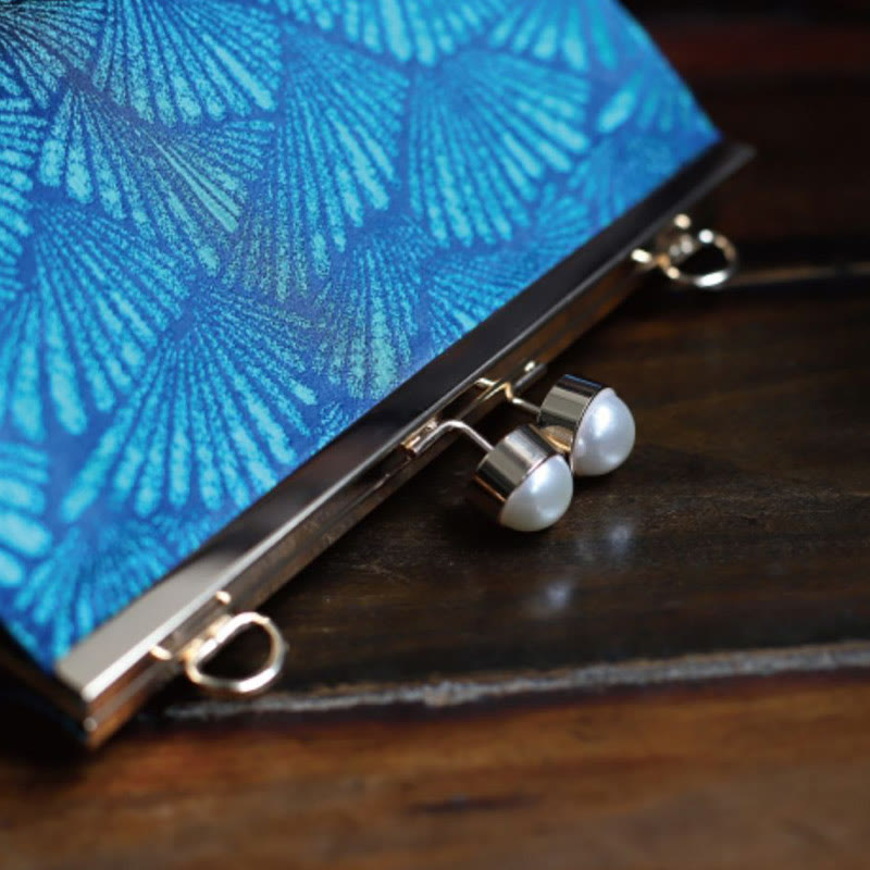 Vintage Peacock Blue Leaf Pattern Pearl Metal Handbag - Image 9