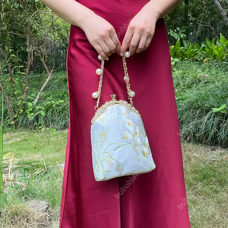 Calla Lily Embroidered Pearl Chain Handbag - Image 4
