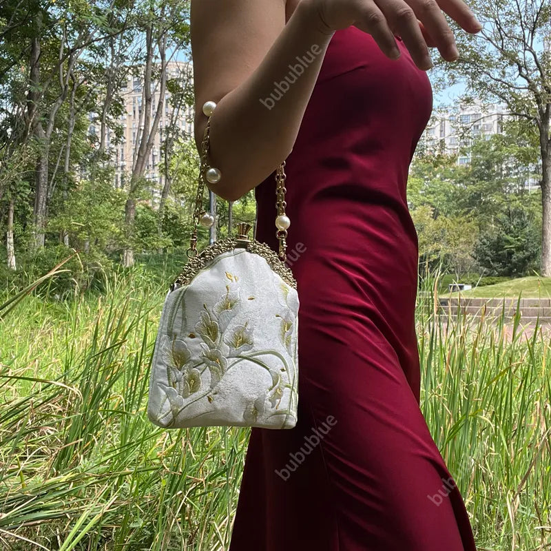 Calla Lily Embroidered Pearl Chain Handbag - Image 3