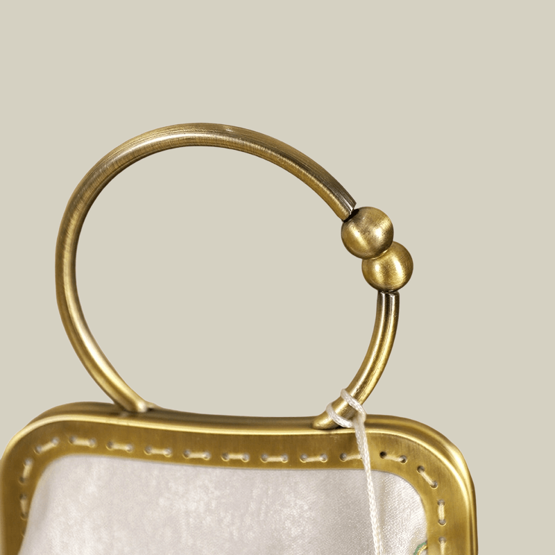 Peony Embroidered White Handbag with Metal Kiss-Lock - 이미지 9